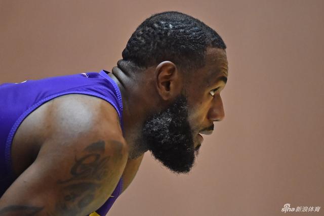 周琦11分首钢不敌广厦 王哲林18+15上海胜北控