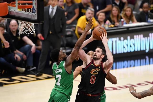 梅西入选FIFA最佳球员候选 记者：是对足球的侮辱